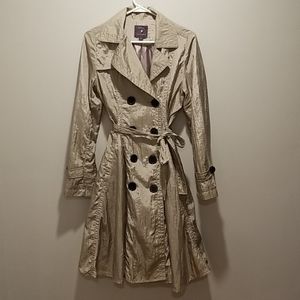 Light weight trench coat
